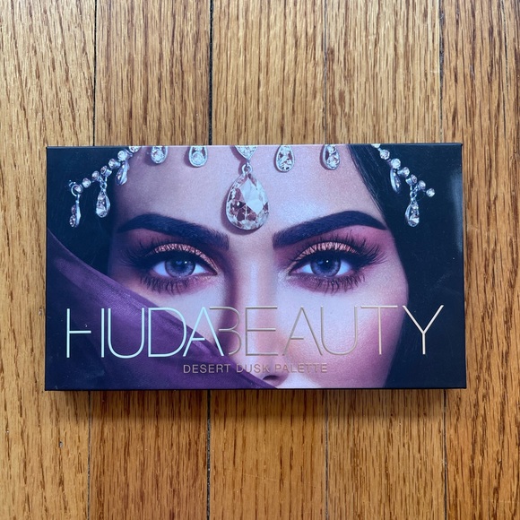 Huda Beauty Desert Dusk Eyeshaow Palette - Picture 2 of 4